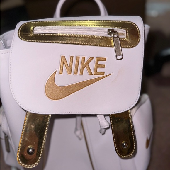 Brand new white Womens size 9 with matching backpack - Picture 12 of 12